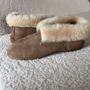Men's Minnetonka Sheepskin Ankle Slippers indoor/Outdoor sole Sz 12 $105 MSRP